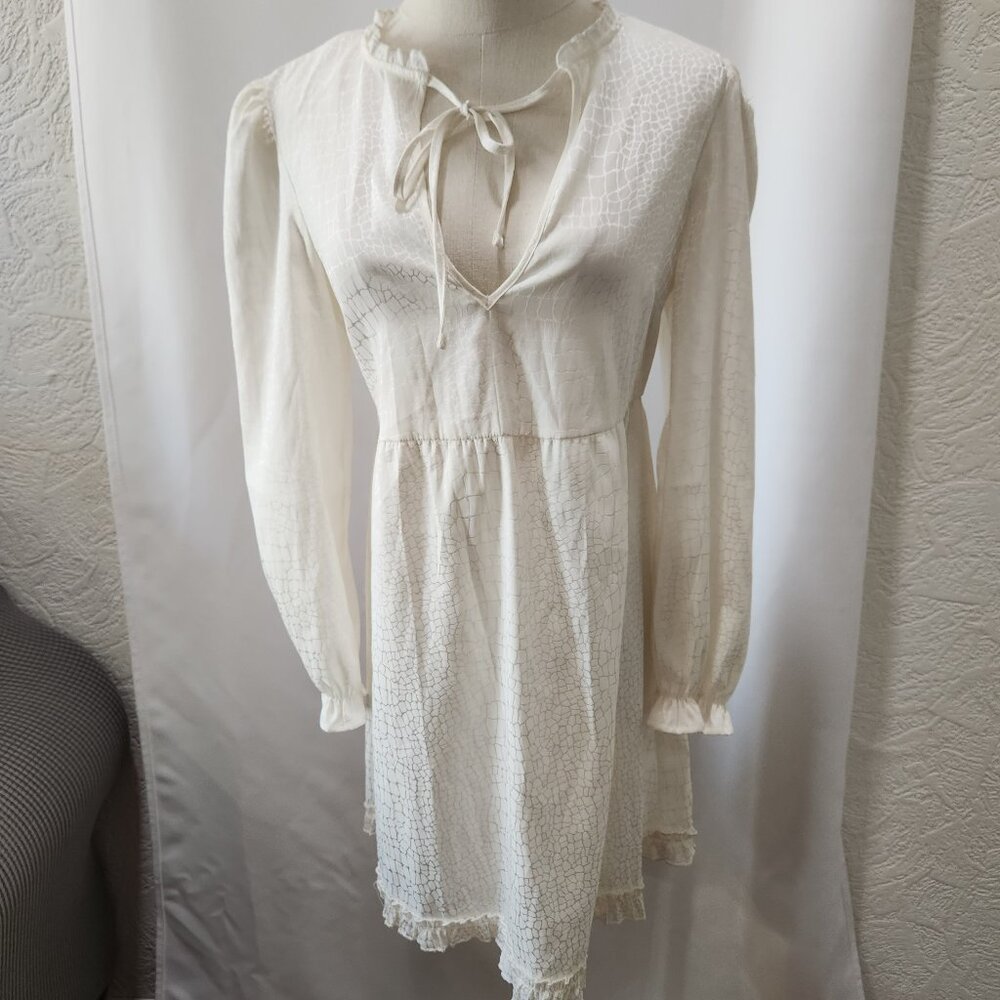 Long sleeve puffy white ruffle dress animal print